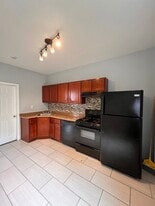 112 Greenville Ave, Unit 1 in Jersey City, NJ - Building Photo