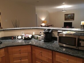 445 Knoll St NW in Vienna, VA - Building Photo - Building Photo