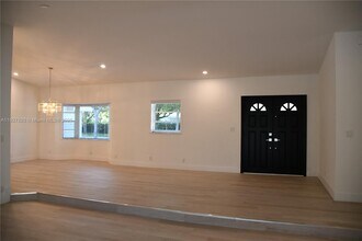7200 SW 132nd St in Miami, FL - Building Photo - Building Photo