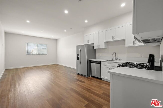 1041 N Cummings St in Los Angeles, CA - Building Photo - Building Photo