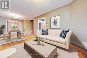 739 Joe Persechini Dr in Newmarket, ON - Building Photo - Building Photo