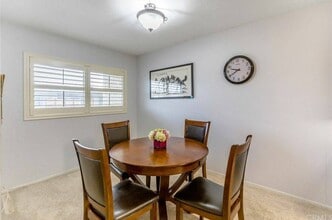 277 Pleasant St, Unit 317 in Pasadena, CA - Foto de edificio - Building Photo