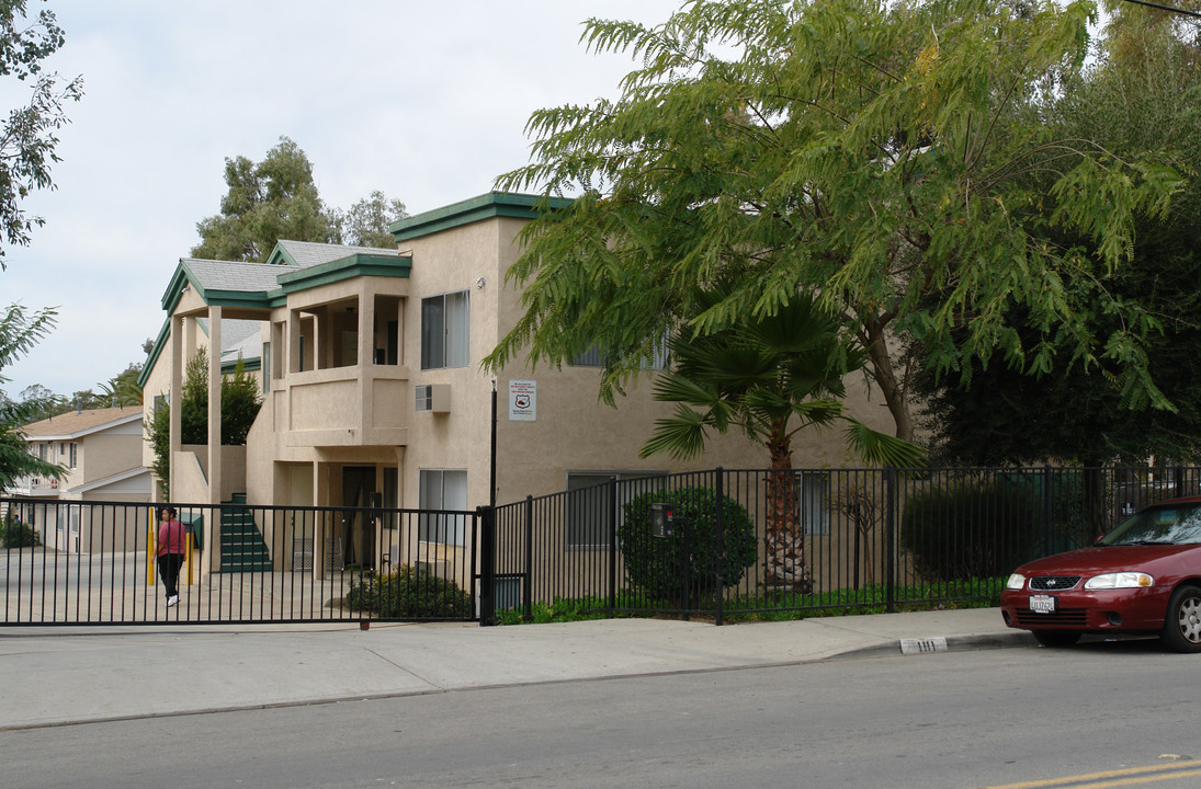 The Old Stage Apartments in Fallbrook, CA - Building Photo