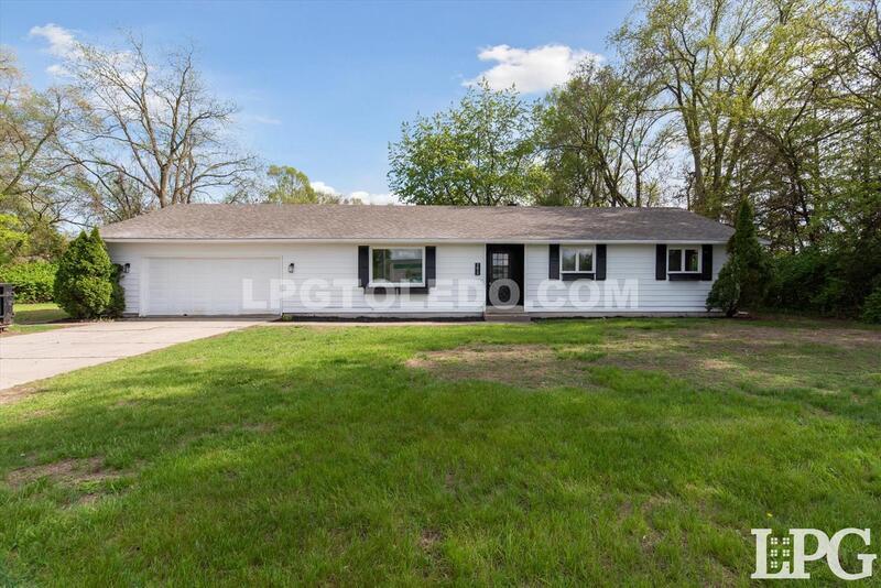 7413 W Sylvania Ave in Sylvania, OH - Building Photo