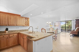 13 Royal Palm Way in Boca Raton, FL - Building Photo - Building Photo