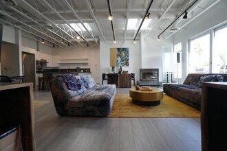 1509 Abbot Kinney Blvd, Unit Unit B in Venice, CA - Building Photo - Building Photo