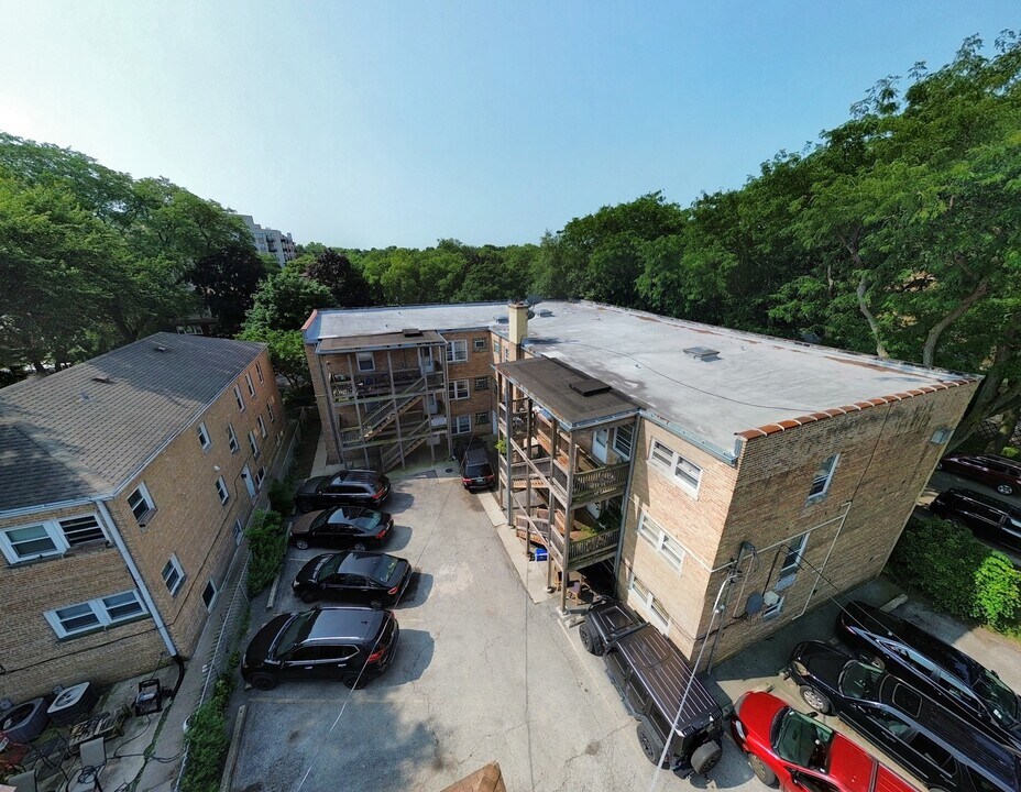 1425 Dobson St in Evanston, IL - Building Photo