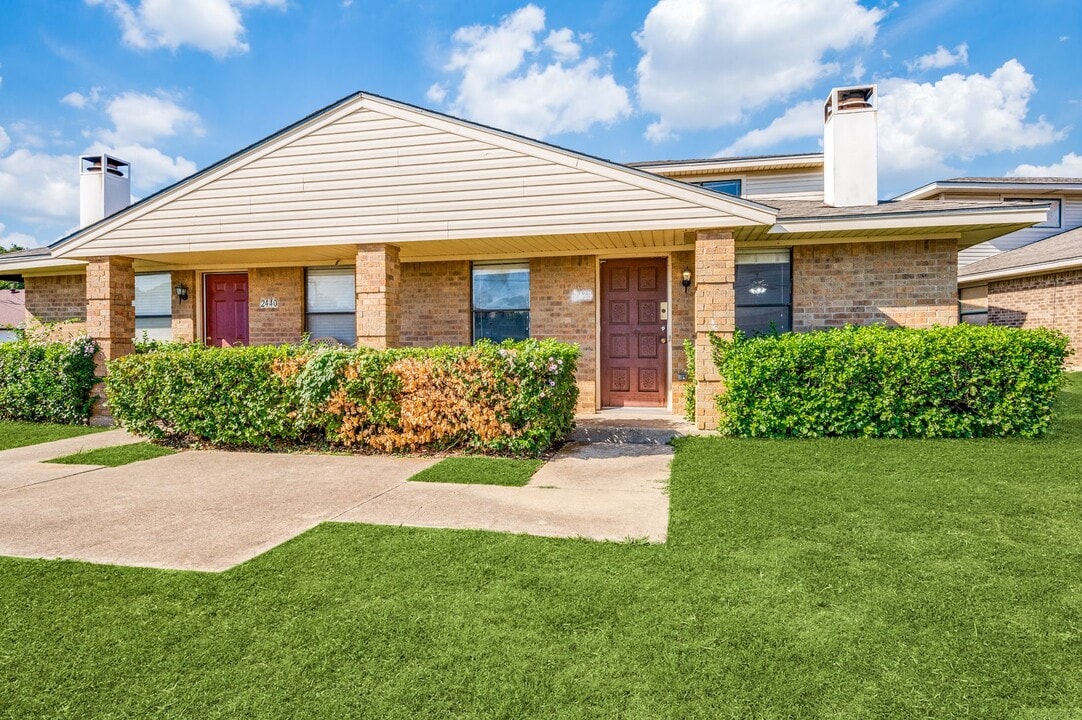 2438 W Northgate Dr in Irving, TX - Building Photo