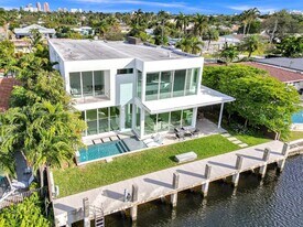 2217 NE 17th Terrace in Wilton Manors, FL - Building Photo