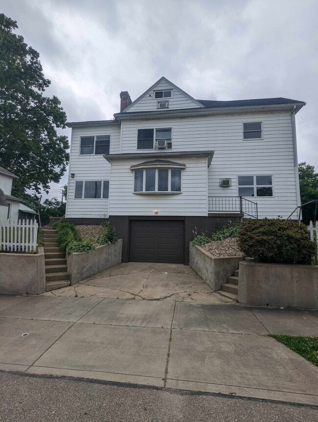 property at 232 N 9th St