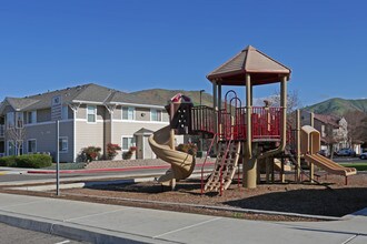 Parkside Court Apartments in Woodlake, CA - Building Photo - Building Photo