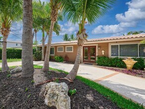 2810 NE 48th Ct in Lighthouse Point, FL - Building Photo - Building Photo
