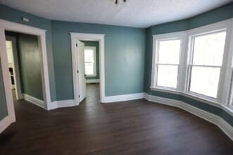 1220 Wealthy St SE in Grand Rapids, MI - Building Photo - Building Photo