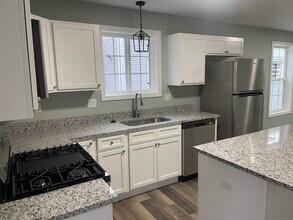 82 Park Ave in Enfield, CT - Building Photo - Building Photo