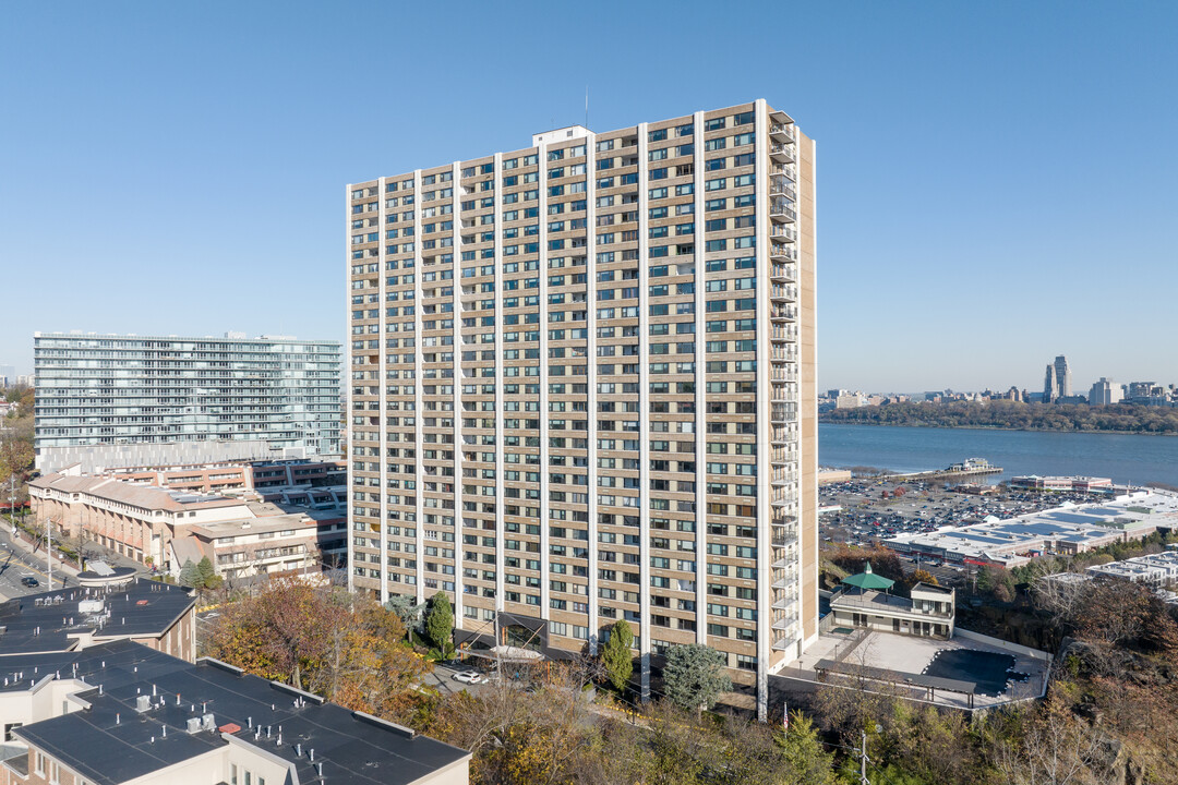 Briarcliff in Edgewater, NJ - Foto de edificio