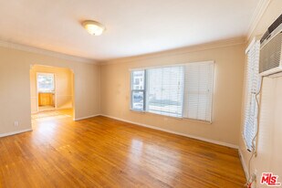 8537 Cashio St in Los Angeles, CA - Building Photo