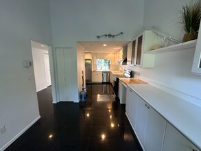 2023 Narrows View Cir NW in Gig Harbor, WA - Building Photo - Building Photo