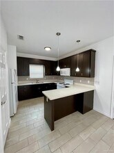 3813 Valeria St, Unit 3 in Edinburg, TX - Foto de edificio - Building Photo