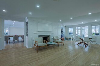 20 N Ravine Rd in Great Neck, NY - Building Photo - Building Photo