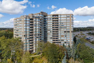Hunt Club in Markham, ON - Building Photo