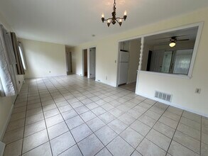 1216 New Britain Ave in West Hartford, CT - Building Photo - Building Photo