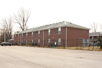 3220 Commander Dr in Louisville, KY - Foto de edificio - Building Photo