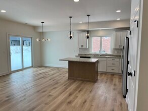 6066 New Taylor Rd, Unit A in Orchard Park, NY - Foto de edificio - Building Photo