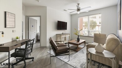 1001 S Center St in Arlington, TX - Foto de edificio - Building Photo