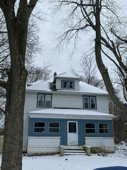 3505 S Racine Ave in New Berlin, WI - Building Photo