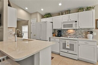 10032 Oakhurst Way in Ft. Myers, FL - Building Photo - Building Photo