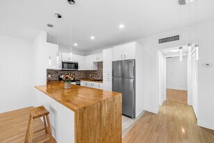 116 Salisbury E in West Palm Beach, FL - Building Photo