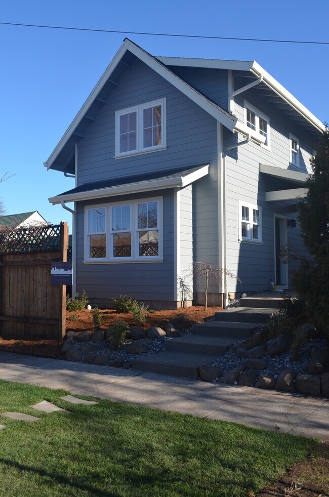 4705 SE Knight St-Unit -KNI4705B (ADU) in Portland, OR - Building Photo - Building Photo