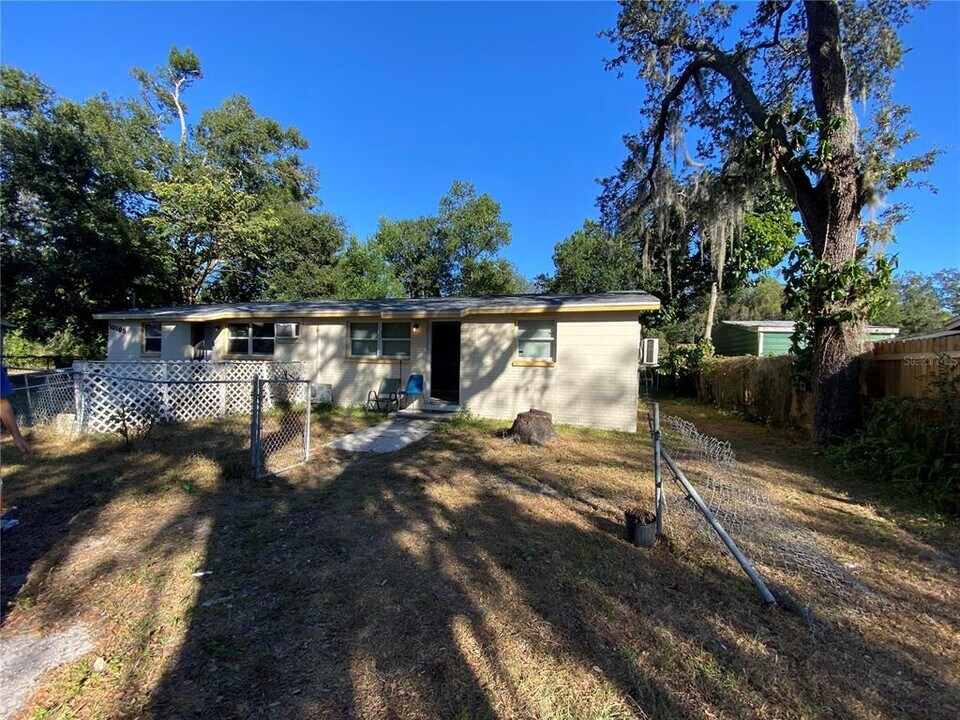 10109 N 11th St in Tampa, FL - Building Photo