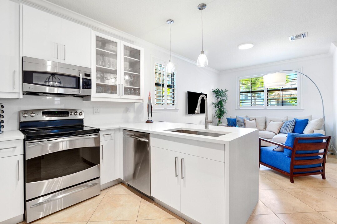 861 S Ocean Blvd in Pompano Beach, FL - Building Photo