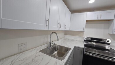 7955 S 3685 W in West Jordan, UT - Building Photo - Building Photo