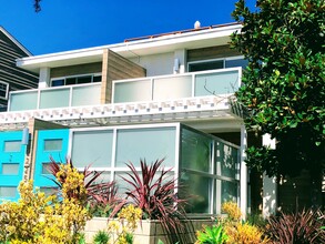 2225 Manchester Avenue, Unit #1 in Encinitas, CA - Foto de edificio - Building Photo