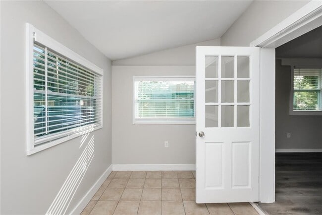 4007 E Osborne Ave in Tampa, FL - Building Photo - Building Photo