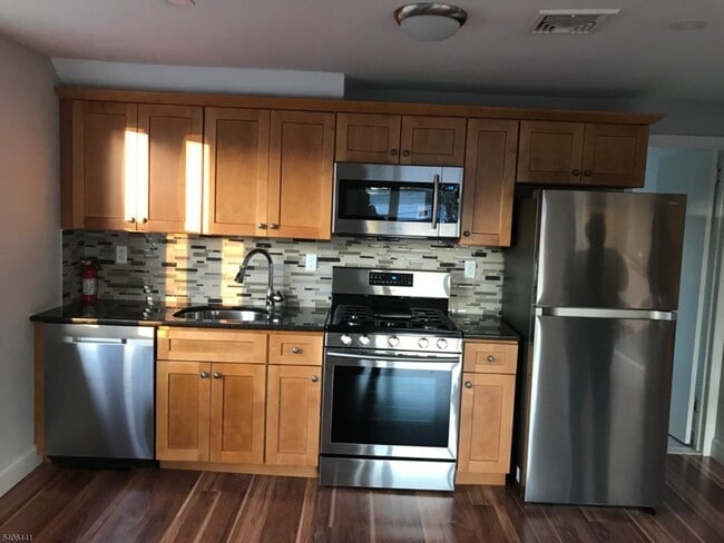 140 Prospect St in Garfield, NJ - Building Photo - Building Photo