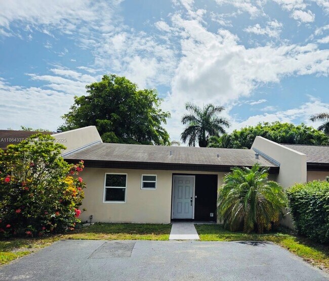 5510 SW 139th Pl in Miami, FL - Building Photo - Building Photo