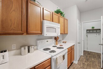 Majestic Oaks in Pensacola, FL - Building Photo - Building Photo