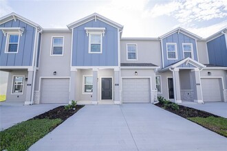 2825 Pierr St in Davenport, FL - Foto de edificio - Building Photo