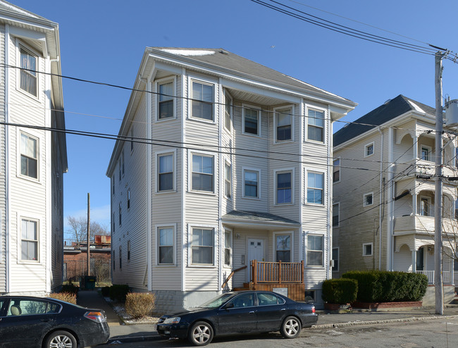 862 S 1st St in New Bedford, MA - Foto de edificio - Building Photo