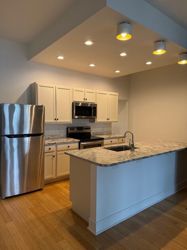 17 W Main St, Unit Loft in Lockport, NY - Foto de edificio - Building Photo