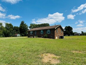 207 Old Hunters Point Pike in Lebanon, TN - Building Photo - Building Photo