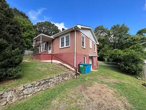 597 Emma Rd in Asheville, NC - Building Photo - Building Photo