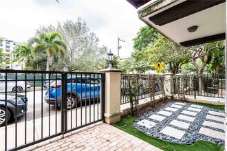 300 Majorca Ave in Coral Gables, FL - Building Photo - Building Photo