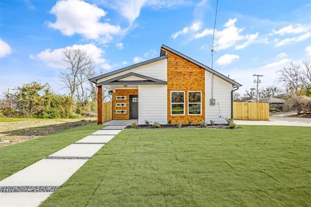 1825 Johnson St in Greenville, TX - Building Photo