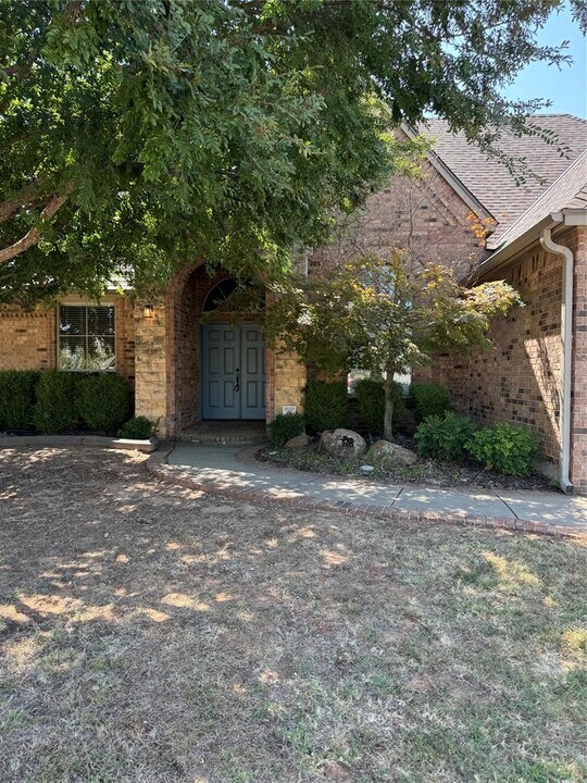 3216 Summit Bend in Norman, OK - Building Photo