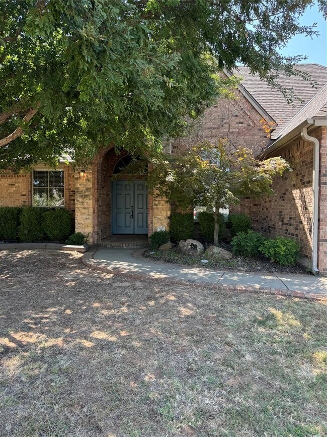 property at 3216 Summit Bend