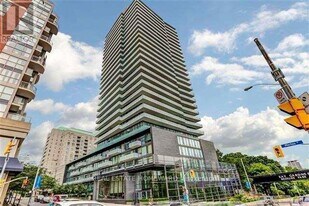 1815 Yonge St in Toronto, ON - Building Photo